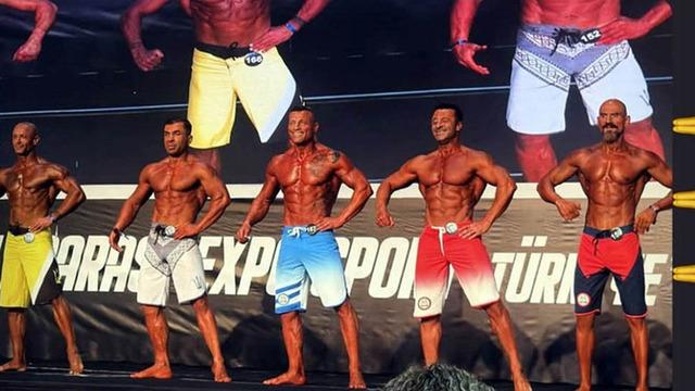 Bolu Emniyet Müdür Yardımcısı, vücut geliştirmede Türkiye şampiyonu oldu!