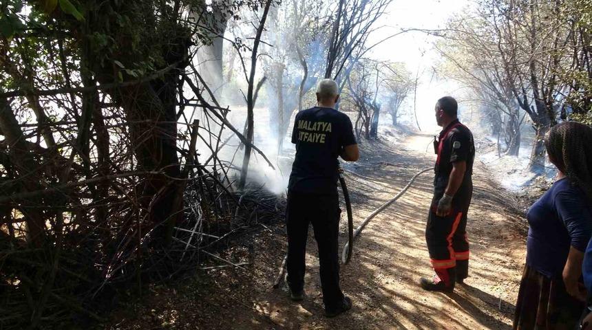Bahçede yangında, meyve ağaçları zarar gördü