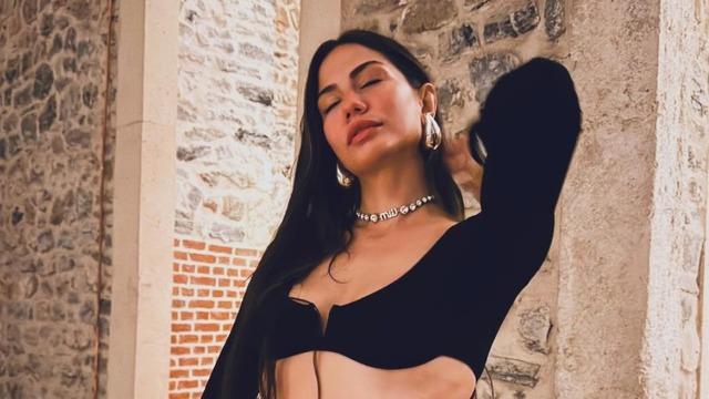 Eşref Rüya'nın Nisan'ı Demet Özdemir son pozlarıyla sosyal medyayı salladı! Beğeni yağdı 