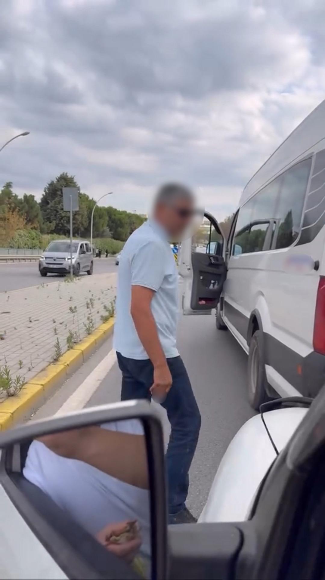 Okul servis şoföründen trafikte skandal hareket! Önce önünü kesti sonra tehdit etti: "Nefesini keserim" 1