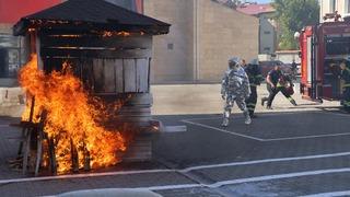 Tatbikat gerçeğini aratmadı, itfaiye personelinin soğukkanlılığı alkış topladı