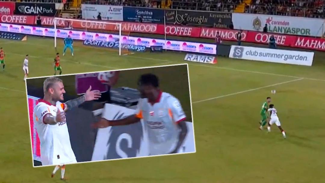 Galatasaray'da Singo'dan akılalmaz asist! Topu rakibinin &uuml;st&uuml;nden aşırtarak izleyenleri hayrete d&uuml;ş&uuml;rd&uuml;