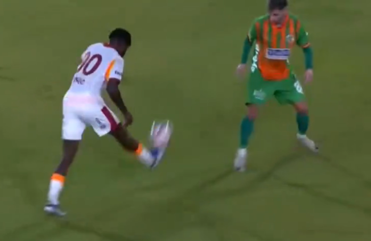 Galatasaray'da Singo'dan akılalmaz asist! Topu rakibinin üstünden aşırtarak izleyenleri hayrete düşürdü G1