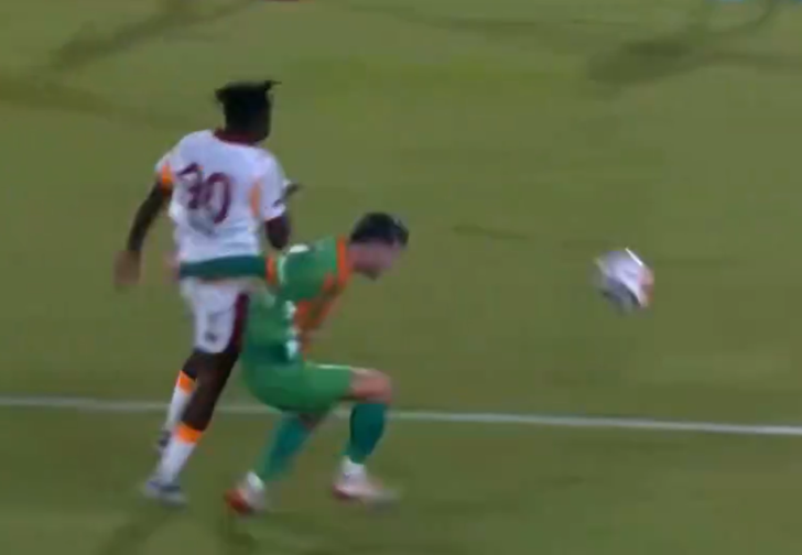 Galatasaray'da Singo'dan akılalmaz asist! Topu rakibinin üstünden aşırtarak izleyenleri hayrete düşürdü G3