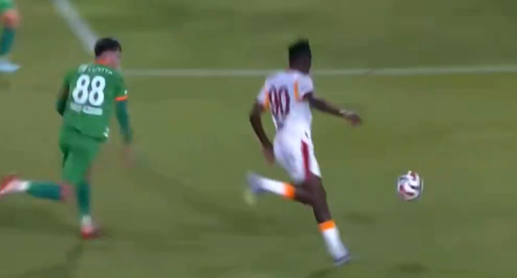 Galatasaray'da Singo'dan akılalmaz asist! Topu rakibinin üstünden aşırtarak izleyenleri hayrete düşürdü G4