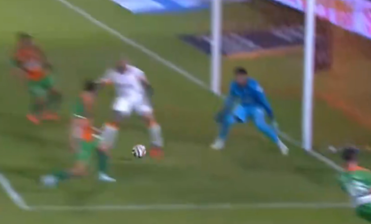 Galatasaray'da Singo'dan akılalmaz asist! Topu rakibinin üstünden aşırtarak izleyenleri hayrete düşürdü G5