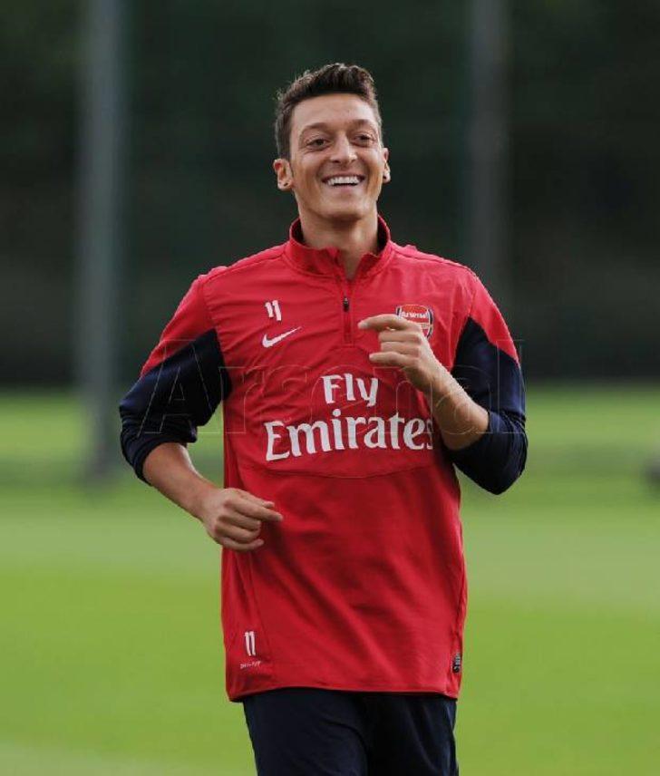 İşte Mesut Özil'in Arsenal antremanı G3