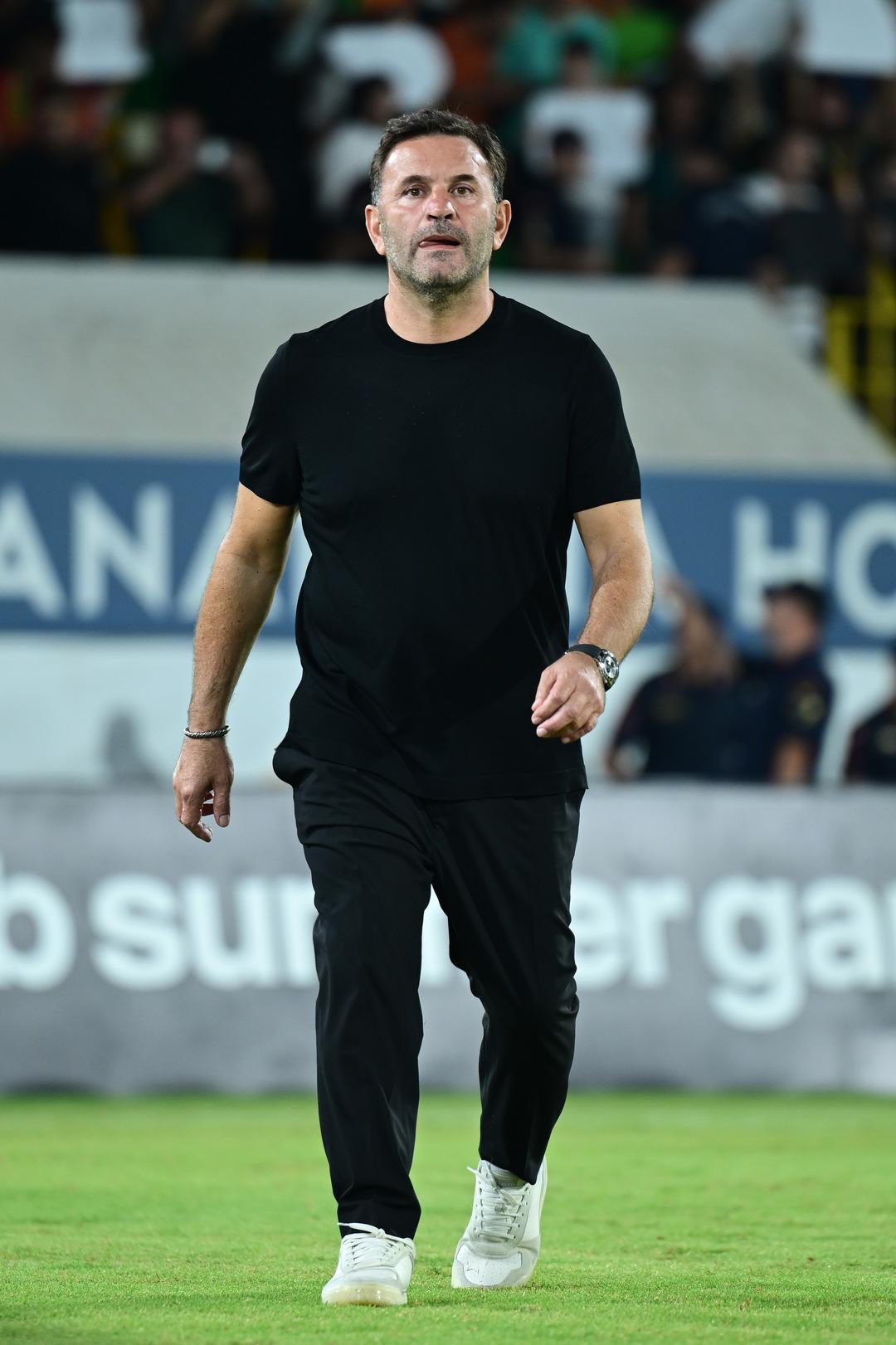 Okan Buruk maç sonu Galatasaraylı ismin devre arası baygınlık geçirdiğini açıkladı! 1