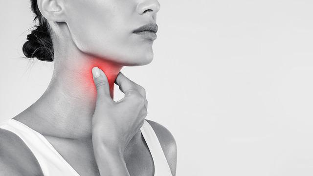 Gırtlak kanseri kadınlarda ve gençlerde yaygınlaşıyor! İşte en sık görülen belirtiler...