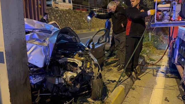 Korkunç kaza! Araç hurda yığınına döndü, feci şekilde can verdiler…