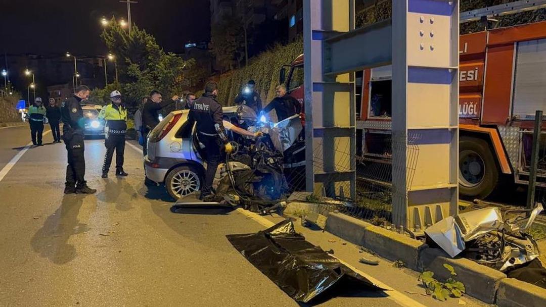 Korkunç kaza! Araç hurda yığınına döndü, feci şekilde can verdiler… 1