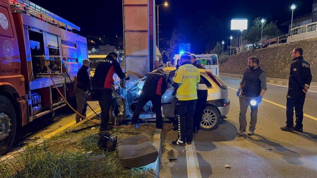 Korkunç kaza! Araç hurda yığınına döndü, feci şekilde can verdiler… 3