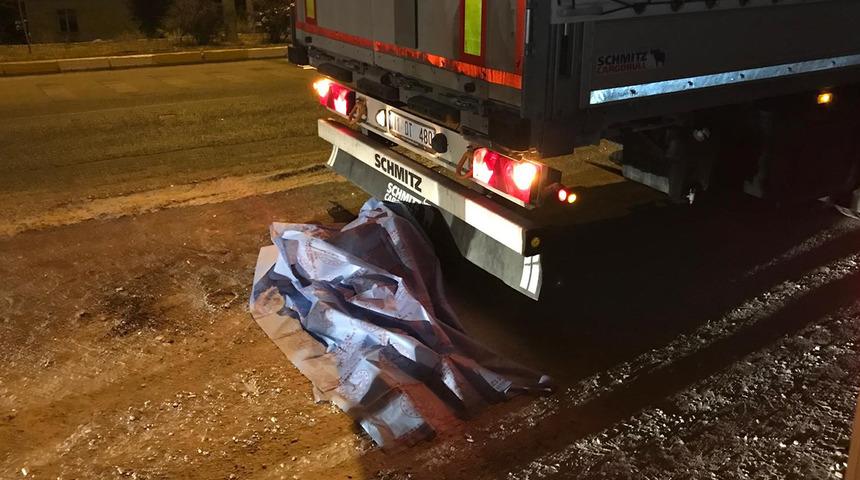 Tırın &ccedil;arptığı gen&ccedil; hayatını kaybetti