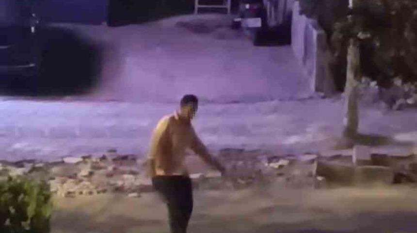 Otostop çekerken trafiği tehlikeye soktu