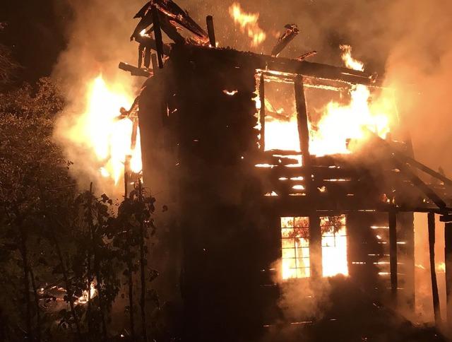 Çaybaşı nda yangın: Ahşap ev kullanılamaz hale geldi 1