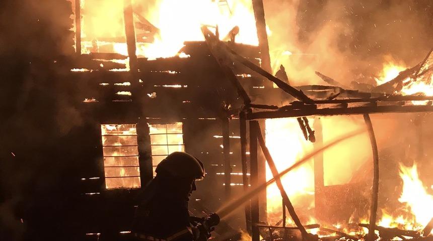 Çaybaşı'nda yangın: Ahşap ev kullanılamaz hale geldi