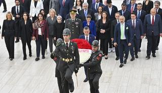 Özgür Özel yeni PM ve YDK üyeleriyle Anıtkabir'de!
