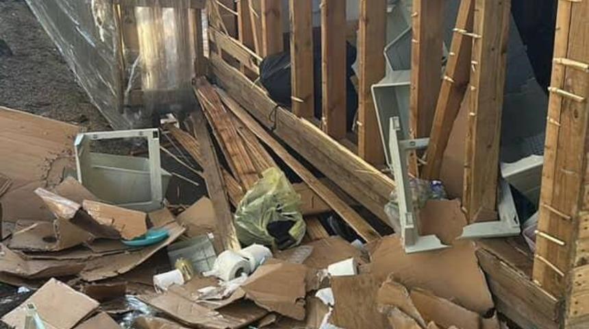 Uludağ'da ayılar barakalara girdi, ortalık darmadağın oldu