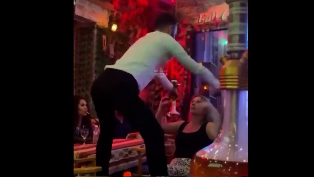 İstanbul’da skandal olay! Kadın turistlere erotik dans şovu sergiledi, gözaltına alındı 2