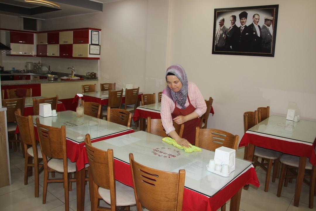 Kredi çekmeden dükkan sahibi oldu! Depo halindeydi, 2 masa ile başladı şimdi ise... 2