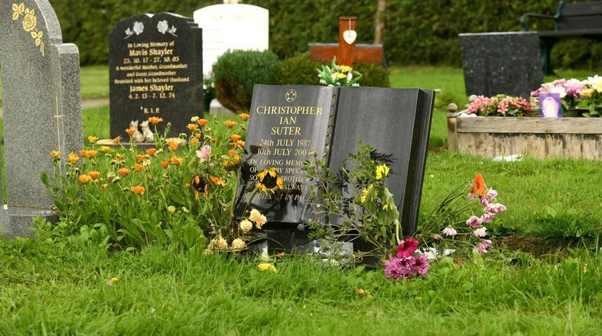 Oğlunun mezarı başında eşini öldürdü! Mahkemede bakın nasıl savundu