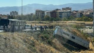 Elazığ’da park halindeki otobüs şarampole yuvarlandı