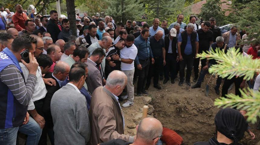 Kazada ölen ikizler, son yolculuğuna uğurlandı