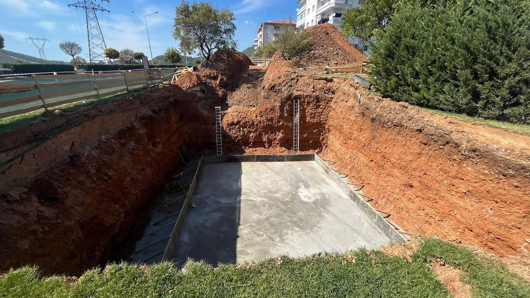 Altyapı çalışmasında karşılarına çıkan şaşkına çevirdi! Şeritler çekildi, polis nöbet tutmaya başladı 4