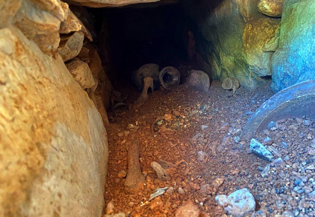 Altyapı çalışmasında karşılarına çıkan şaşkına çevirdi! Şeritler çekildi, polis nöbet tutmaya başladı 3