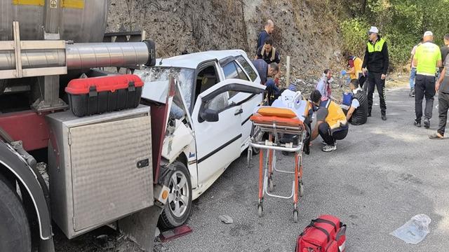 Yer: Bursa! Otomobil, park halindeki asit yüklü tankere çarptı: Yaralılar var