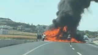 Diyarbakır’da seyir halindeki kamyonet alev topuna döndü