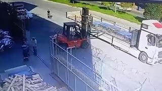 Bisikletiyle forklifte çarpan çocuk hastaneye kaldırıldı