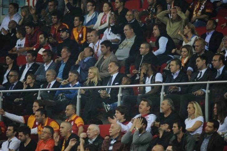 Drogba G.Saray Liv Hospital- Olympiakos maçında G3