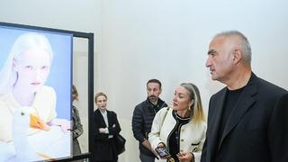 Bakan Ersoy Beyoğlu'nda sergileri tek tek gezdi 