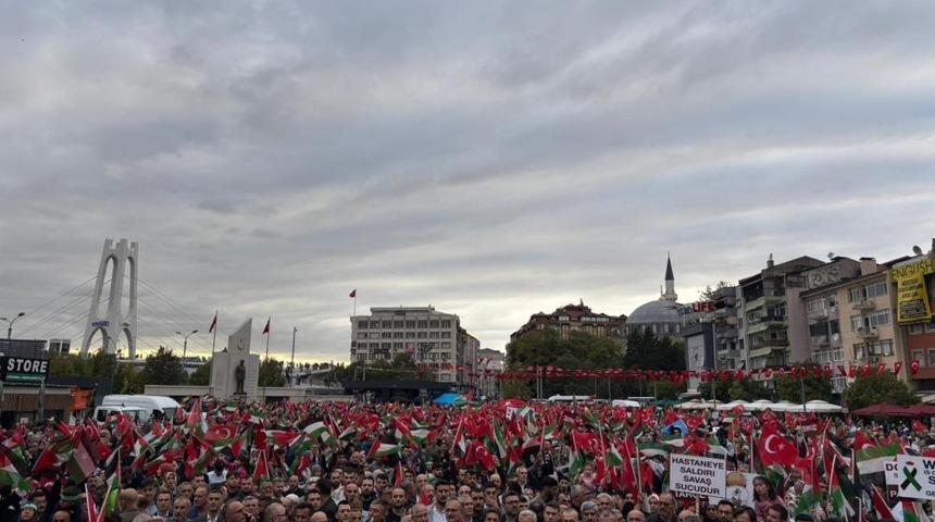 Gazze'deki ablukayı kırmak için yola çıkan Sumud Filosu için Kocaeli'de dev miting