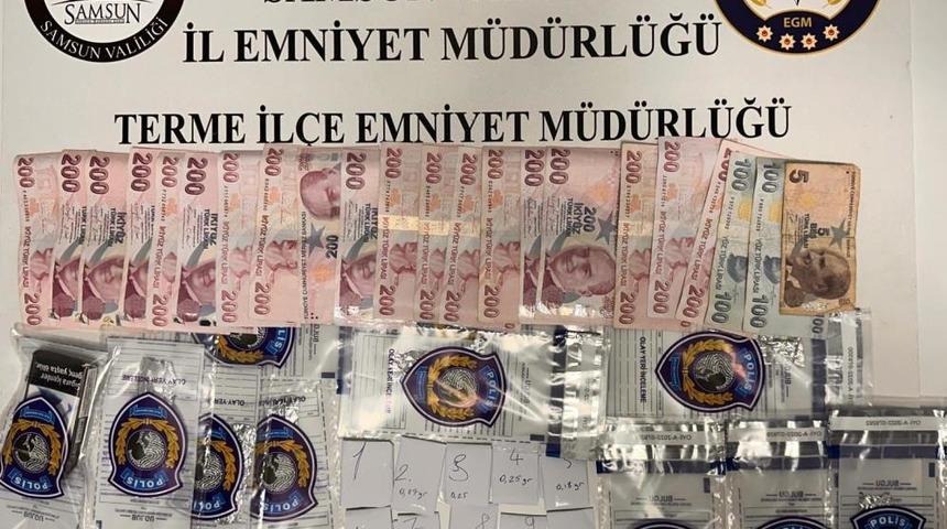 Polisin kovalamaca sunucu yakaladığı araçta uyuşturucu çıktı: 3 gözaltı