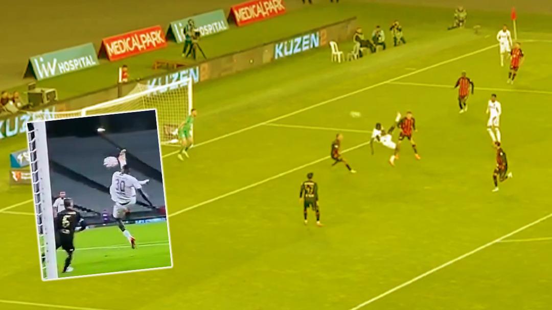 Paun Onuachu attığı golle Zlatan Ibrahimovic'e taş &ccedil;ıkarttı! Şimdiden yılın gol&uuml;ne aday oldu bile...