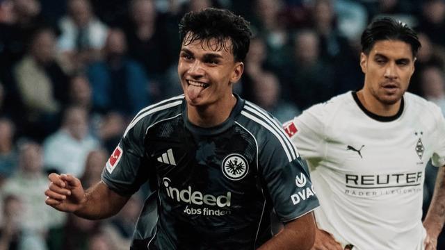 Can Uzun'un gol attığı maçta Eintracht Frankfurt, galibiyeti 6 golle aldı