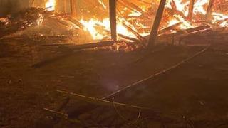 Kastamonu’da iki katlı ev ve ahır alevlere teslim oldu