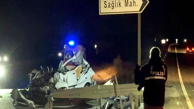 Tekirdağ'da bariyere çarpan otomobilin sürücüsü öldü