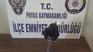 Polisi görünce bahçeye attığı su şişesinden uyuşturucu çıktı