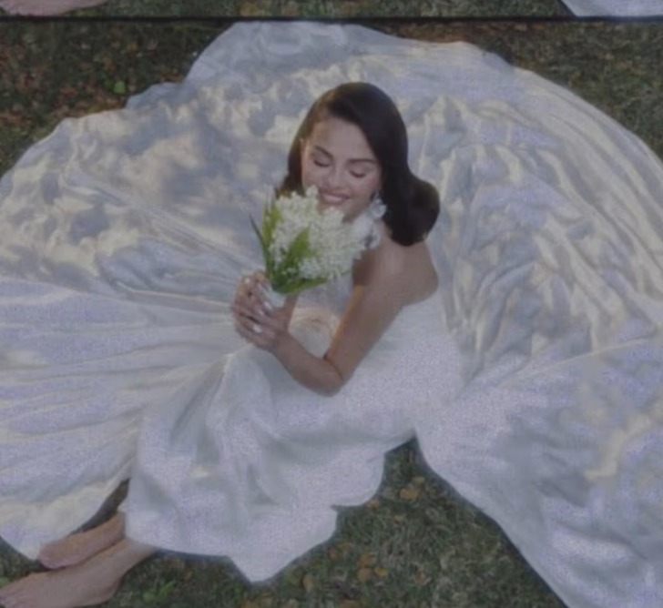 Selena Gomez ve Benny Blanco evlendi! Selena Gomez'in gelinliğine beğeni yağdı G3