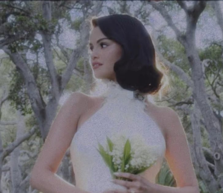 Selena Gomez ve Benny Blanco evlendi! Selena Gomez'in gelinliğine beğeni yağdı G5