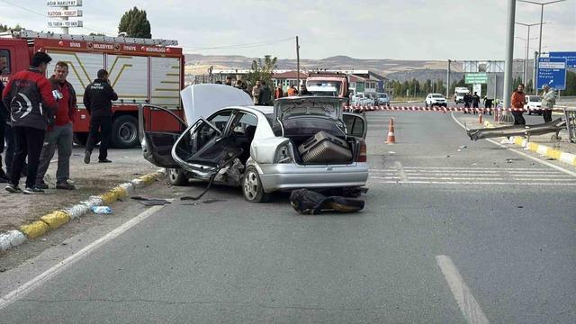 Sivas ta trafik kazası! Ölü ve yaralılar var 4
