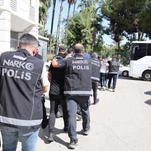 Yer: Mersin... Çay bardağı kolilerinden uyuşturucu çıktı! 7 kişi tutuklandı