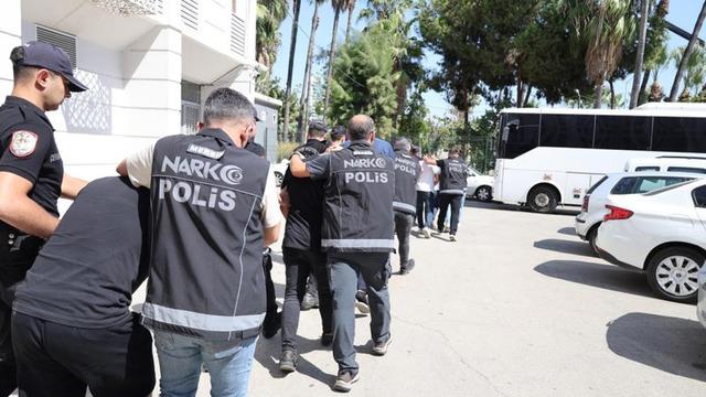 Yer: Mersin... Çay bardağı kolilerinden uyuşturucu çıktı! 7 kişi tutuklandı