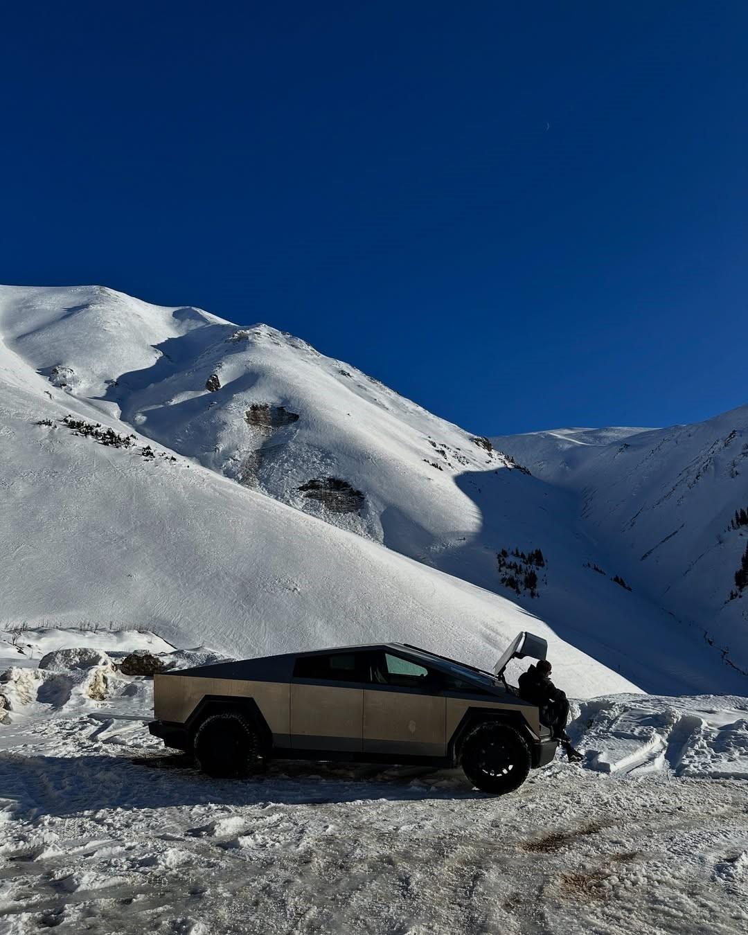 Türkiye de ve Avrupa da tek! İş adamının aracını gören dönüp bir daha bakıyor... İşte bir ilin konuştuğu görüntü 1