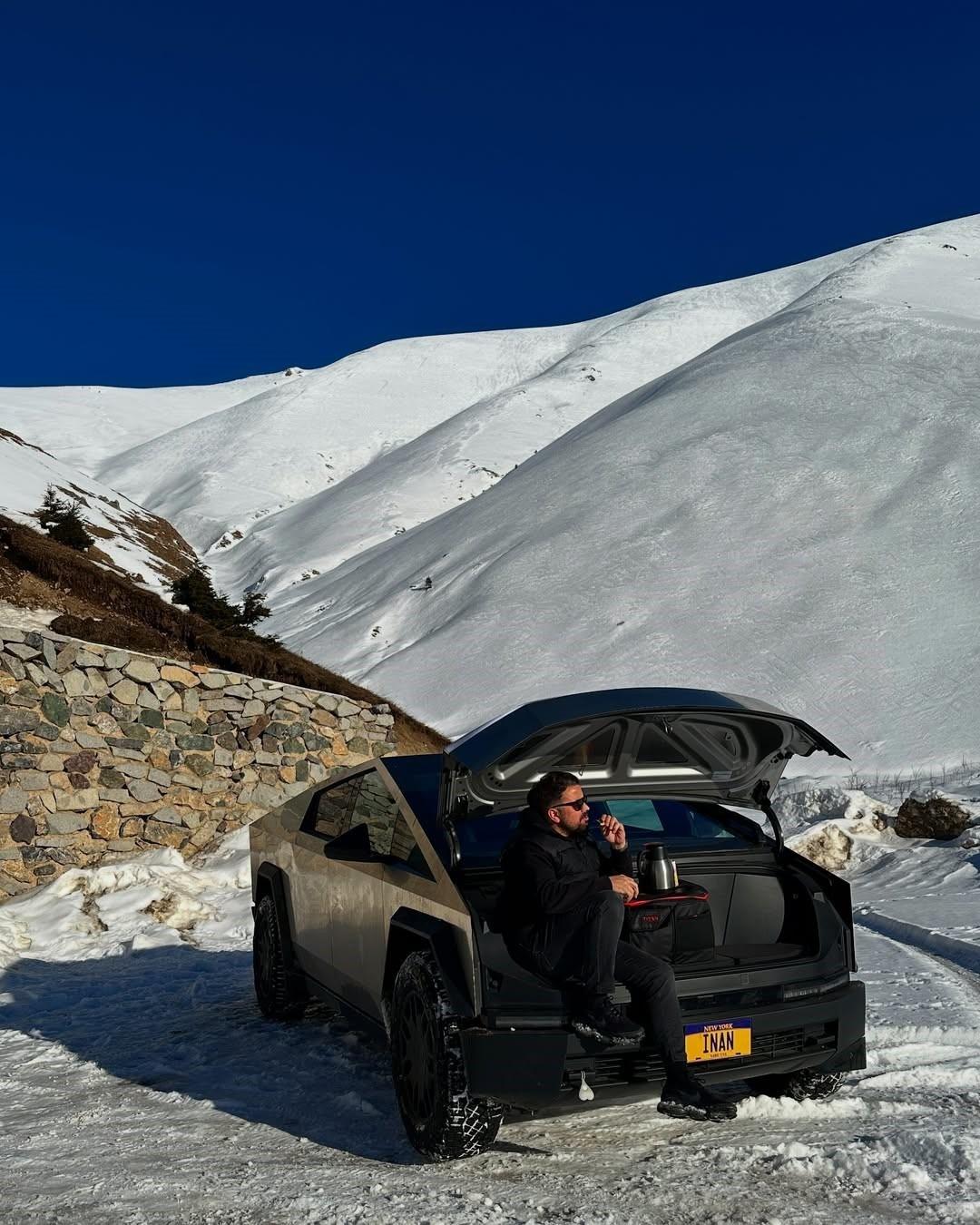 Türkiye de ve Avrupa da tek! İş adamının aracını gören dönüp bir daha bakıyor... İşte bir ilin konuştuğu görüntü 2