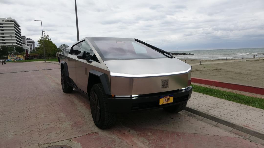 Türkiye de ve Avrupa da tek! İş adamının aracını gören dönüp bir daha bakıyor... İşte bir ilin konuştuğu görüntü 3