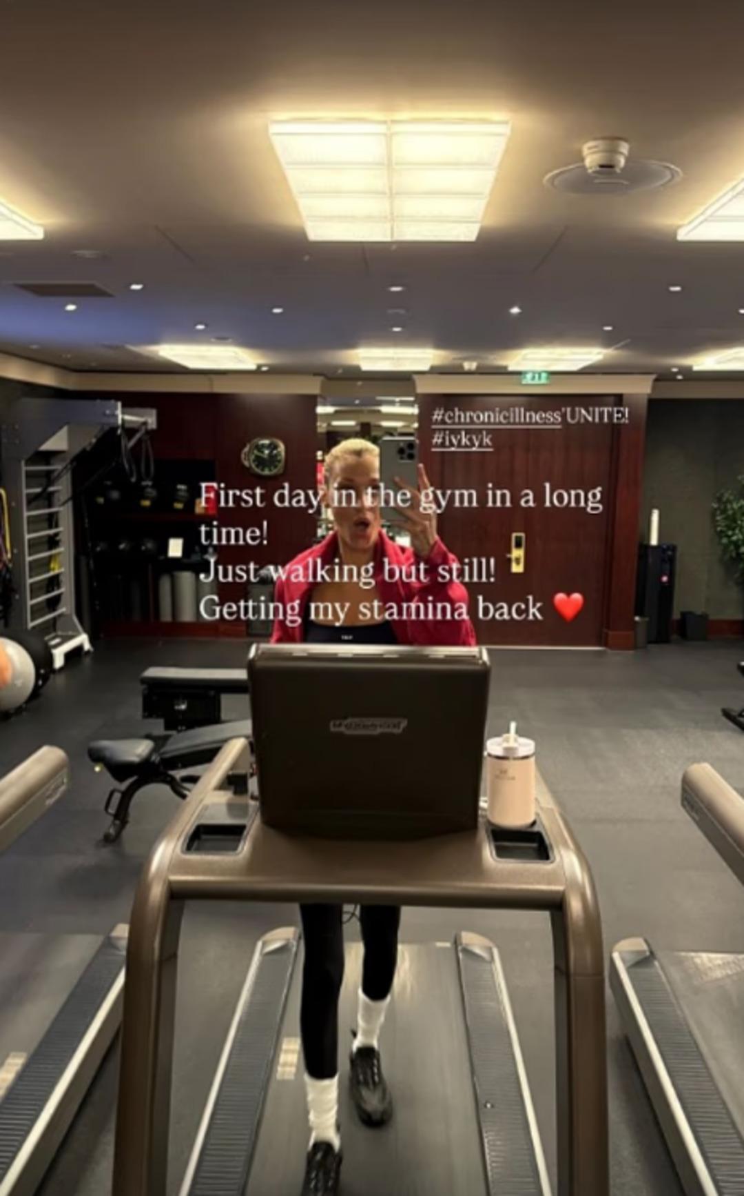 Bella Hadid Lyme hastalığı ile mücadele ediyor! Ayaklanıp oraya gitti 1